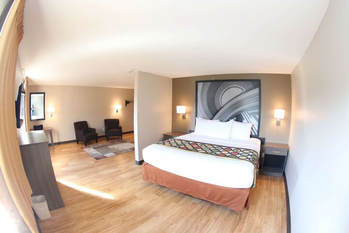 Room 12 of 27
