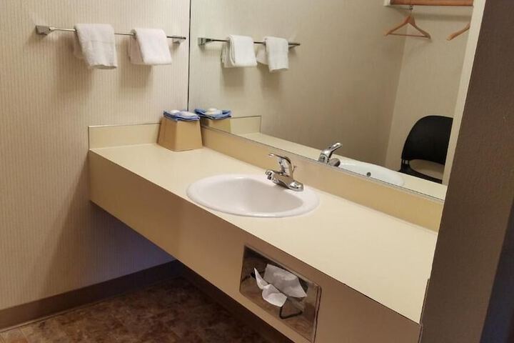 Room 16 of 26