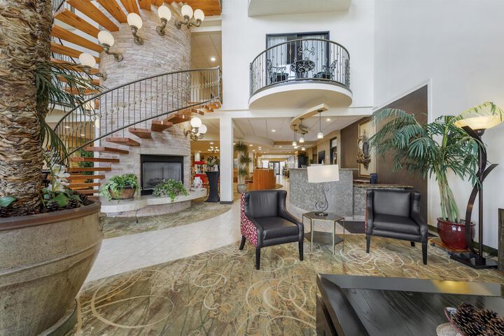Best Western Plus Swiss Chalet Hotel & Suites
