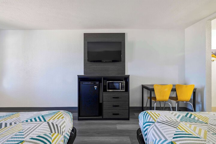 Room 17 of 27
