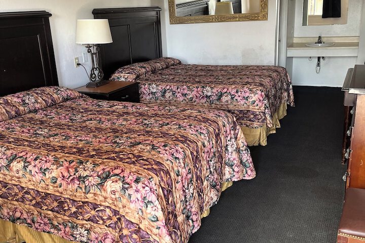 Glen Rose Inn and Suites