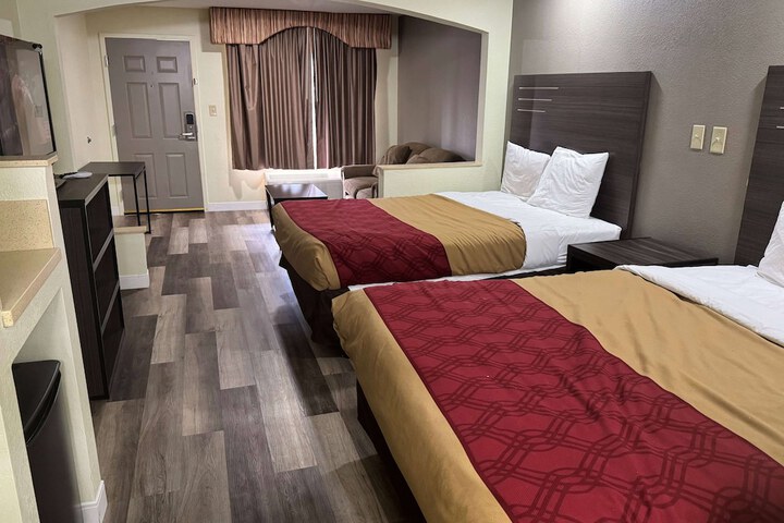 Room 6 of 11