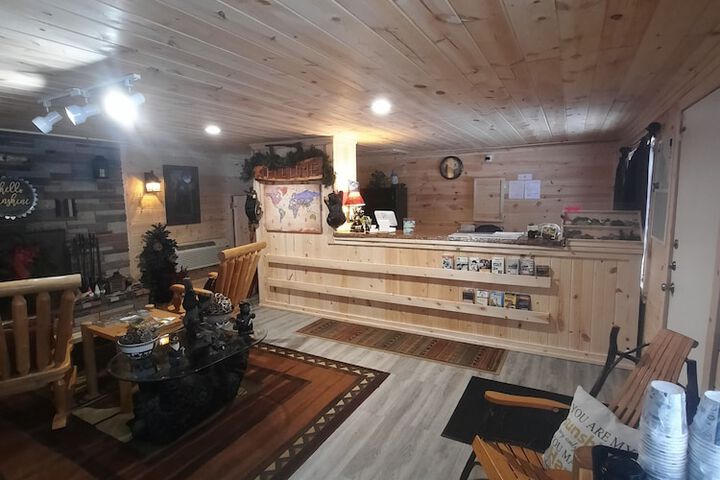 Sunshine Motel and Cabins