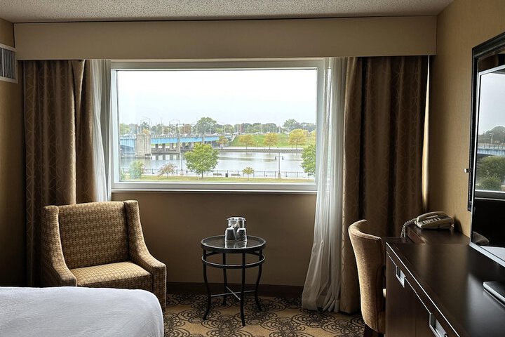 DoubleTree by Hilton Bay City - Riverfront