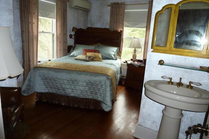 Back INN Time B & B