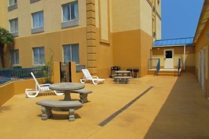 Terrace/Patio 41 of 43