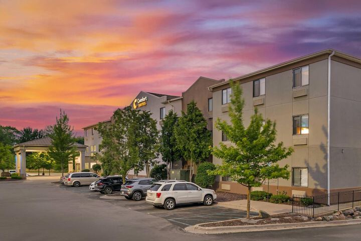 Comfort Suites Auburn Hills-Detroit