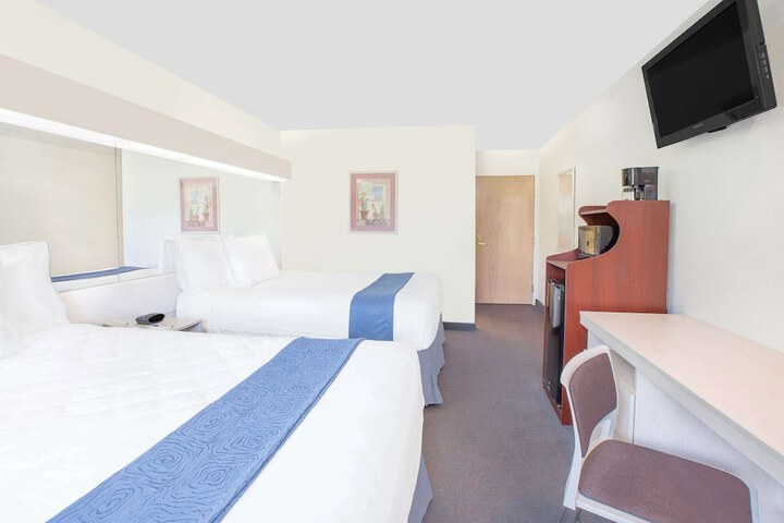 Room 13 of 19