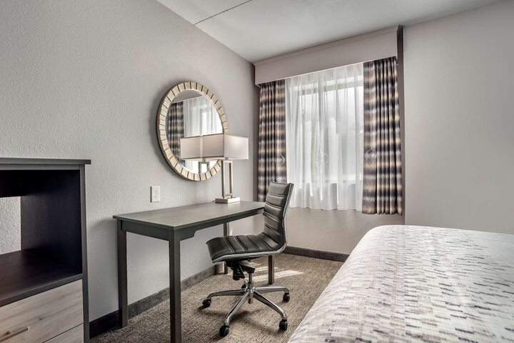 Room 13 of 32