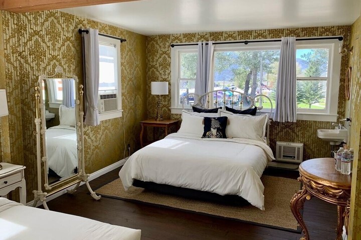 Room 17 of 25