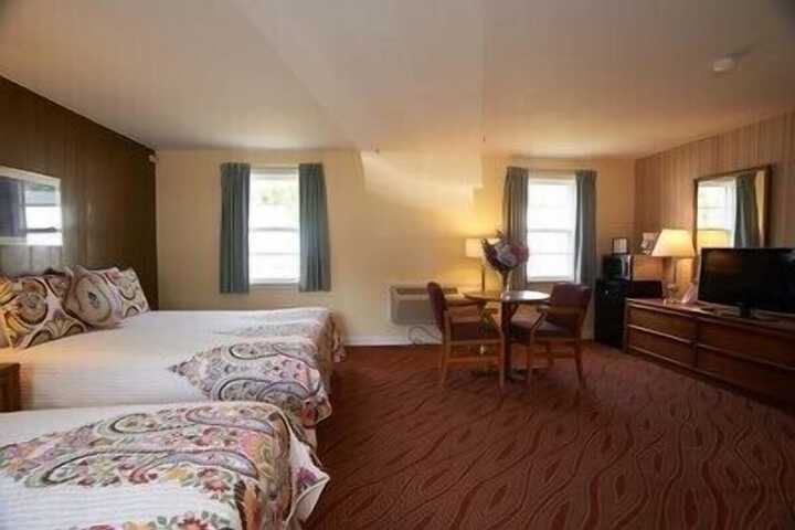 Clinton Motel