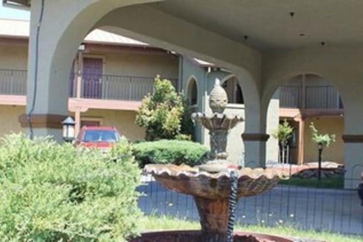 Hotel Exterior 19 of 20