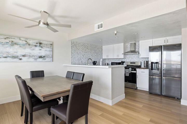 456 Embarcadero Inn & Suites