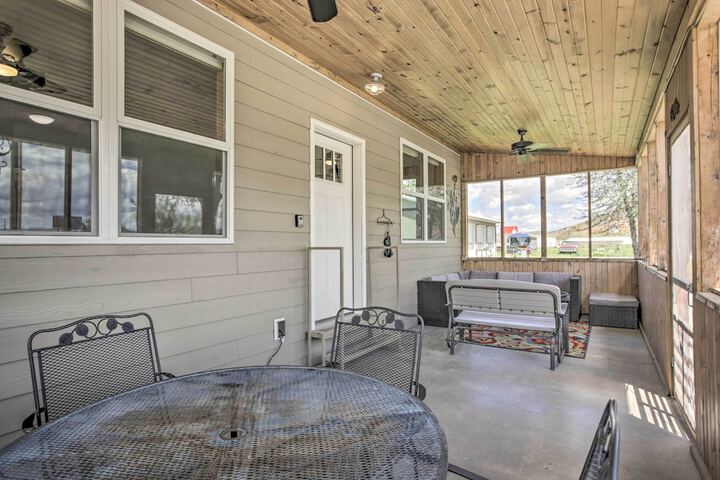Idyllic Gem: Screened Porch 1 / 2 Mi to River!