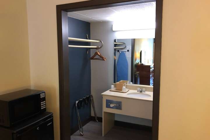 Room 22 of 33