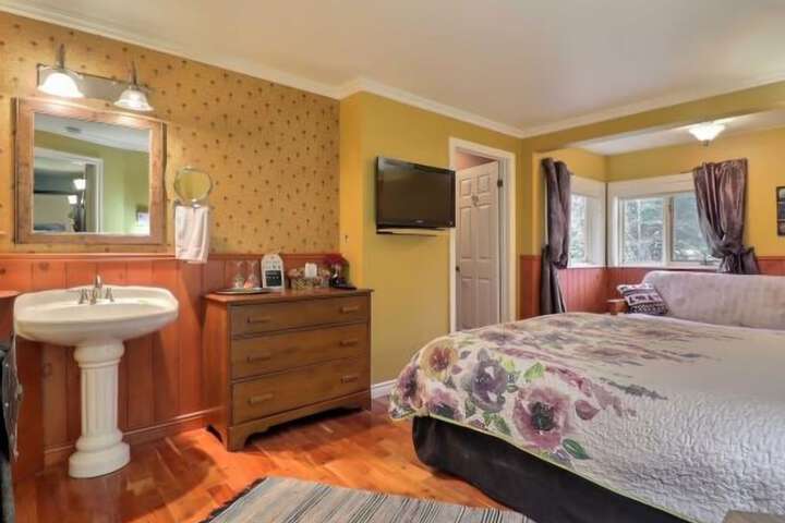 Room 8 of 32