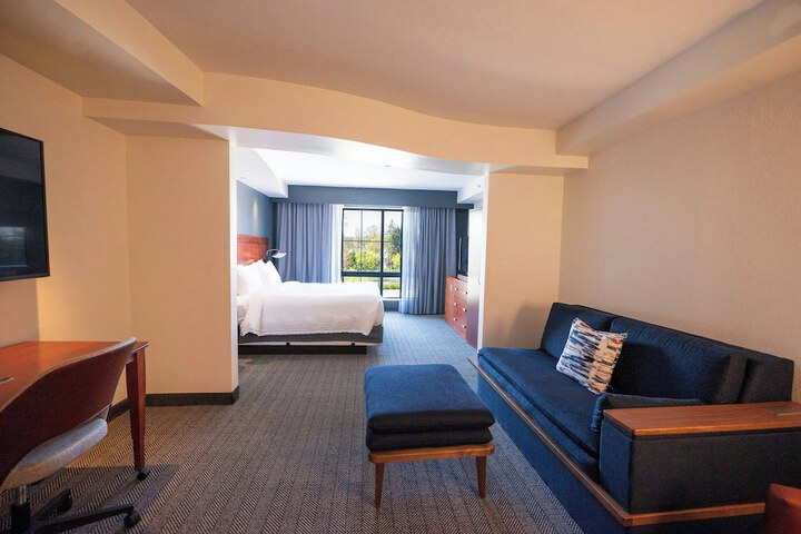 Courtyard Philadelphia Springfield