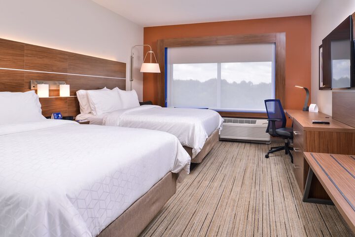 Room 32 of 47