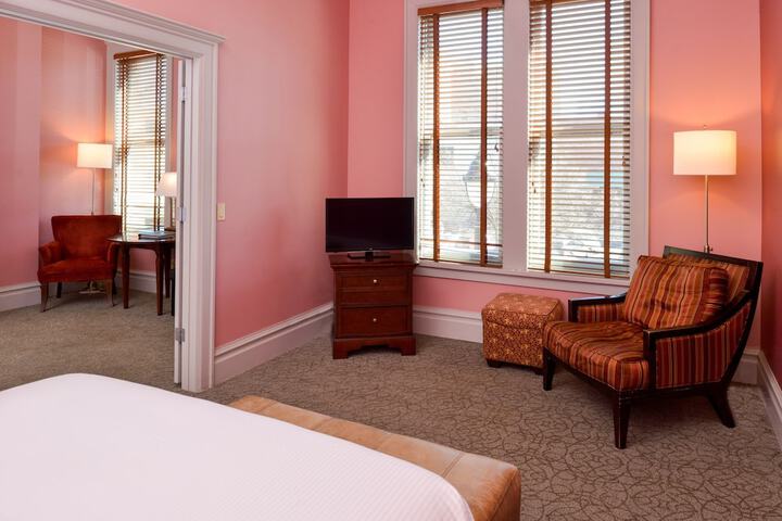Room 128 of 148