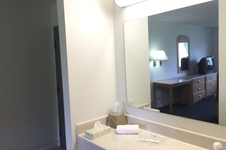Room 17 of 25