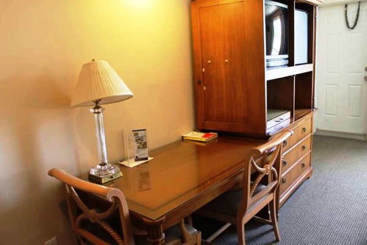 Room 16 of 38