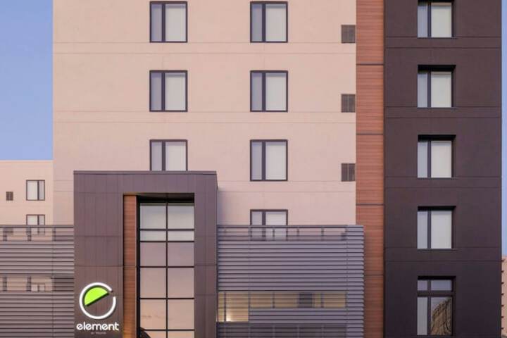 Hotel 4 of 65