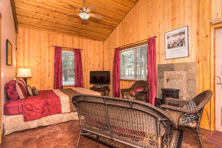 DiamondStone Guest Lodges