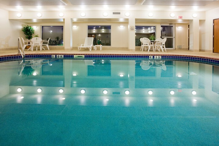 Holiday Inn Express & Suites Yankton by IHG