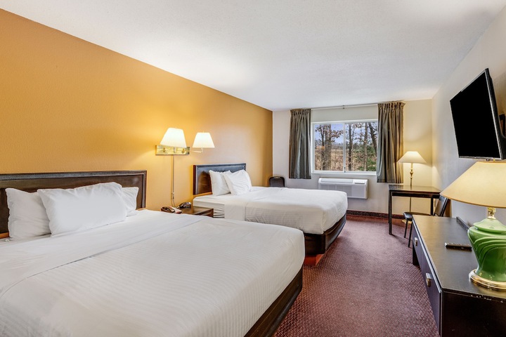 Econo Lodge Whitehall near Michigans Adventure