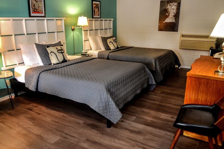 Room 43 of 62