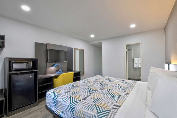 Room 15 of 34