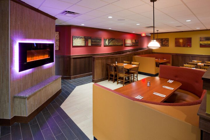 Dining 24 of 38