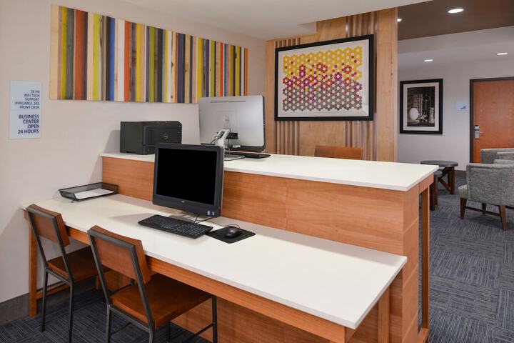 Holiday Inn Express & Suites Parkersburg-Mineral Wells by IHG