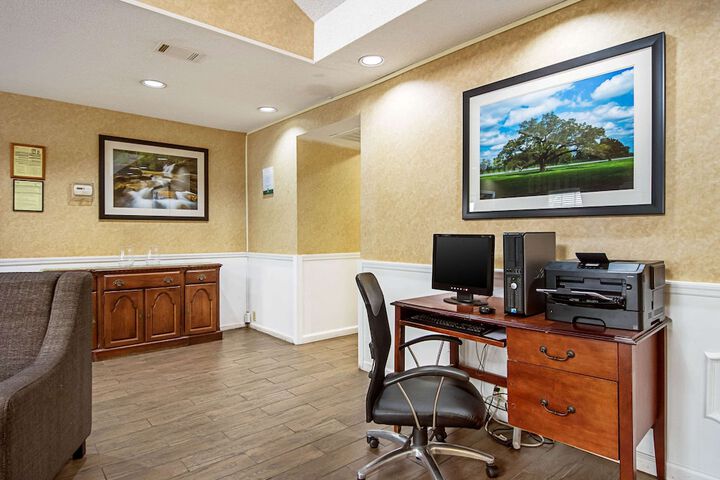 Business Center 28 of 31