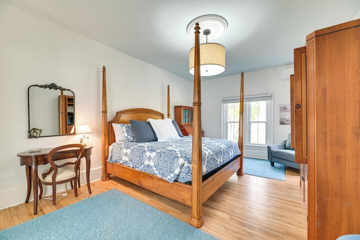 Spacious Naples Vacation Rental w / Private Hot Tub
