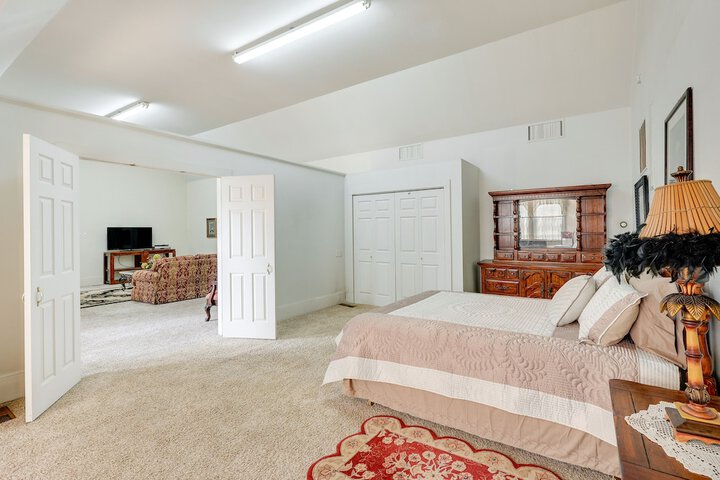 Paris Vacation Rental 15 Mi to Mount Magazine!