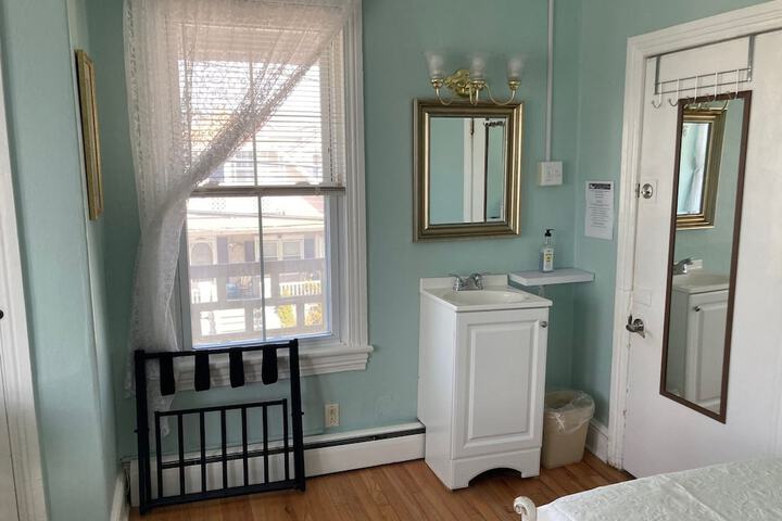 Room 30 of 53