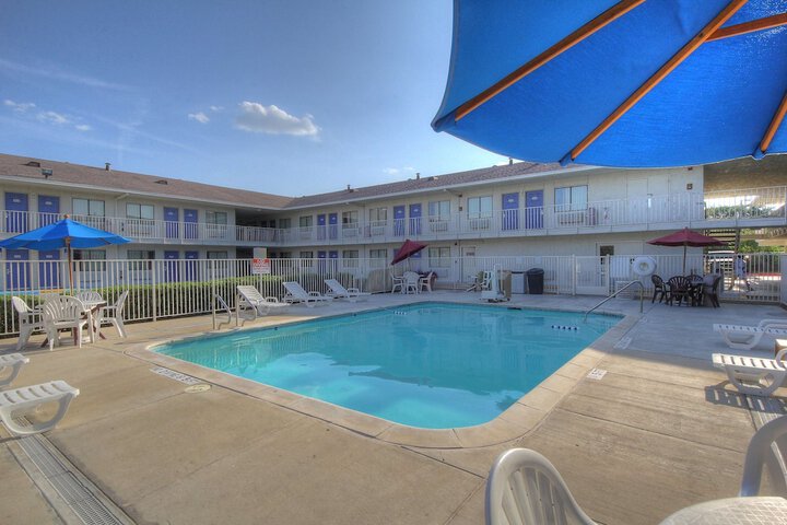 Pool 10 of 31
