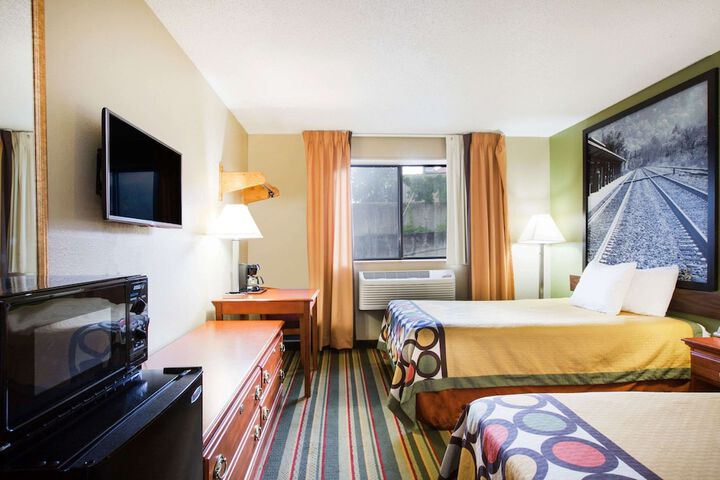 Room 10 of 13