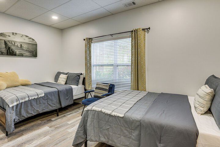 Alabama Retreat w / Private Pond Deck & Pool Table