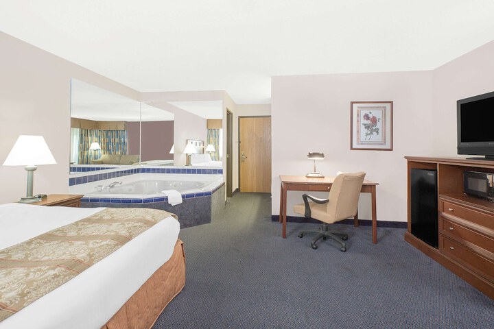 Room 10 of 16