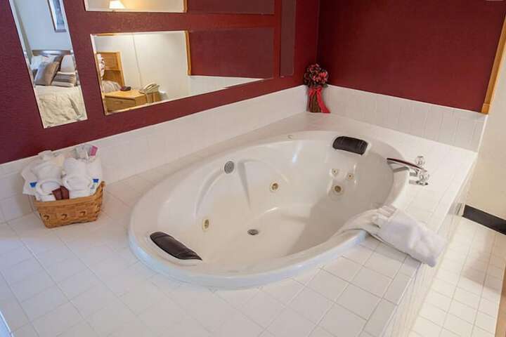 Hot Tub 26 of 37