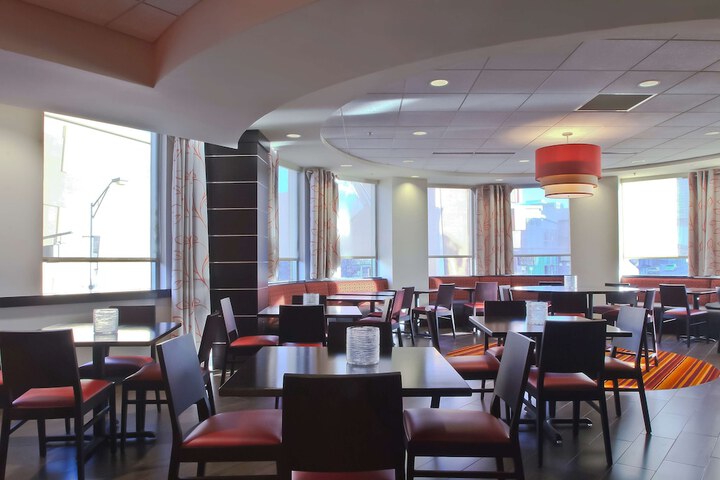 Hampton Inn & Suites Columbus-Downtown