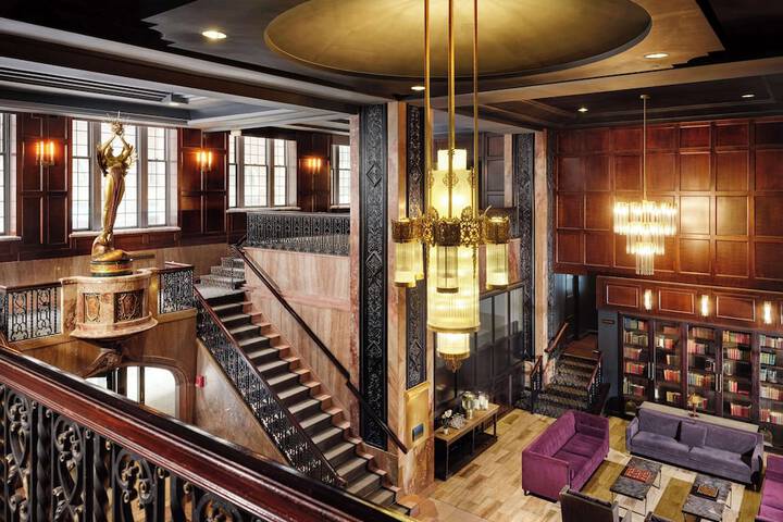 Hotel Phillips Kansas City Curio Collection by Hilton