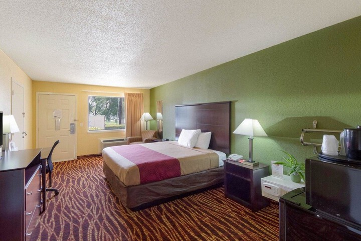 Room 12 of 36