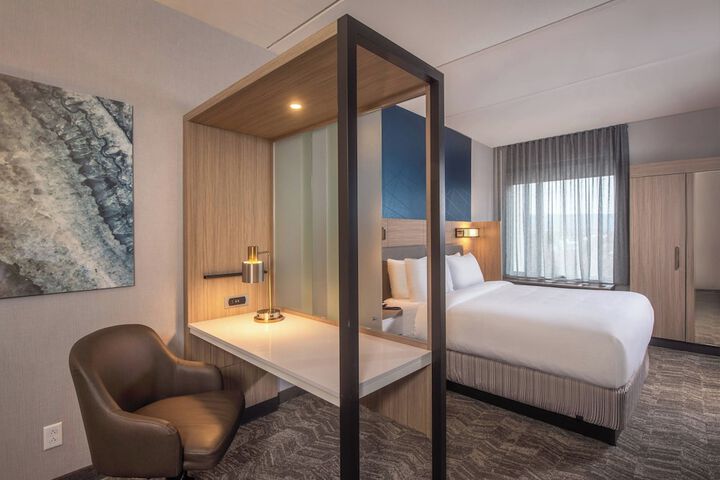Room 13 of 32