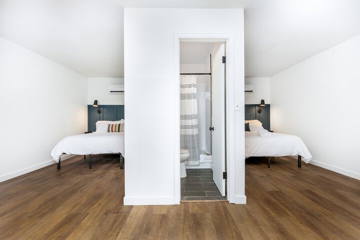 Room 34 of 43