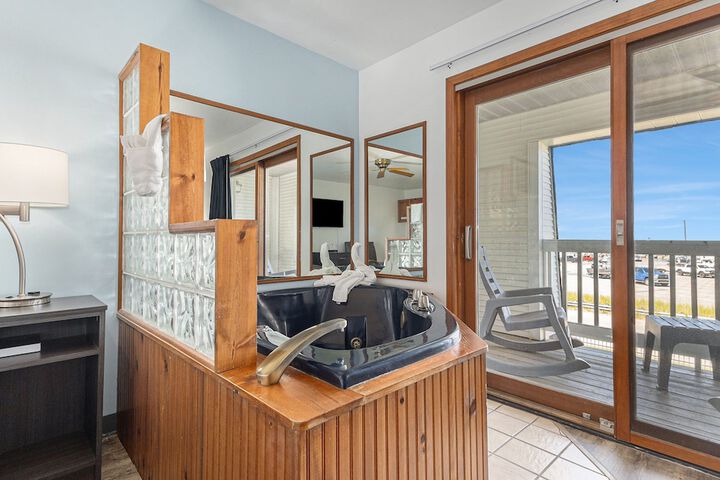 Snyders Shoreline Inn