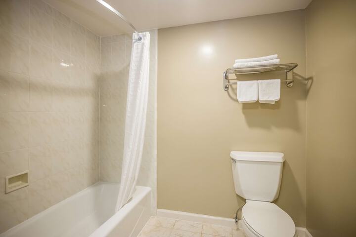 Room 5 of 18