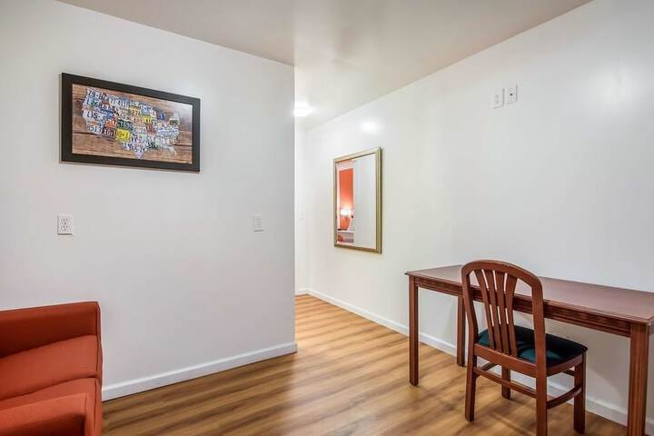 Room 10 of 26